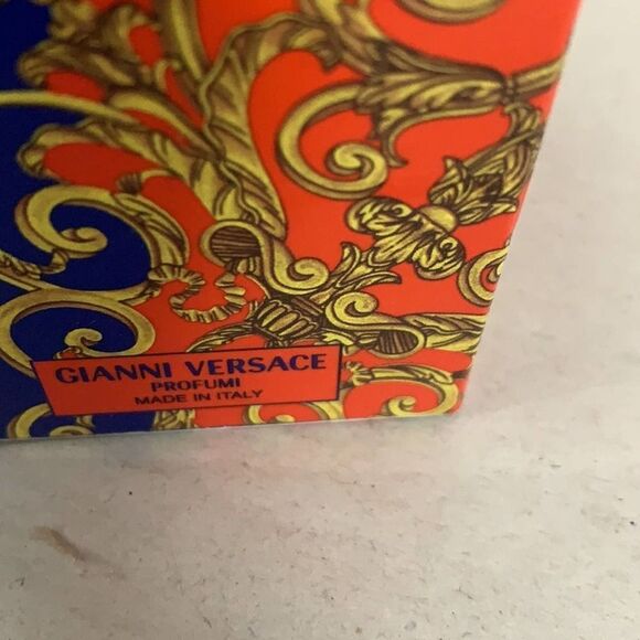 BLONDE BY GIANNI VERSACE’S SCENTED VELVET BODY MILK‎ - Picture 4 of 4